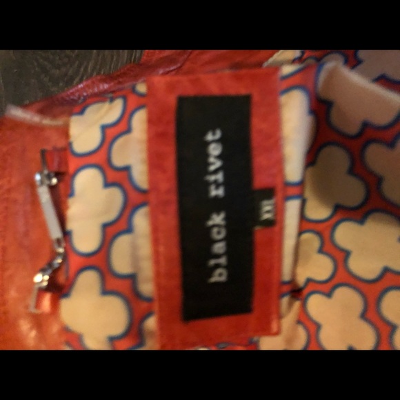 Leather jacket worn but in good condition. - Picture 5 of 5